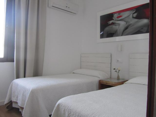 Twin Room Private Bathroom